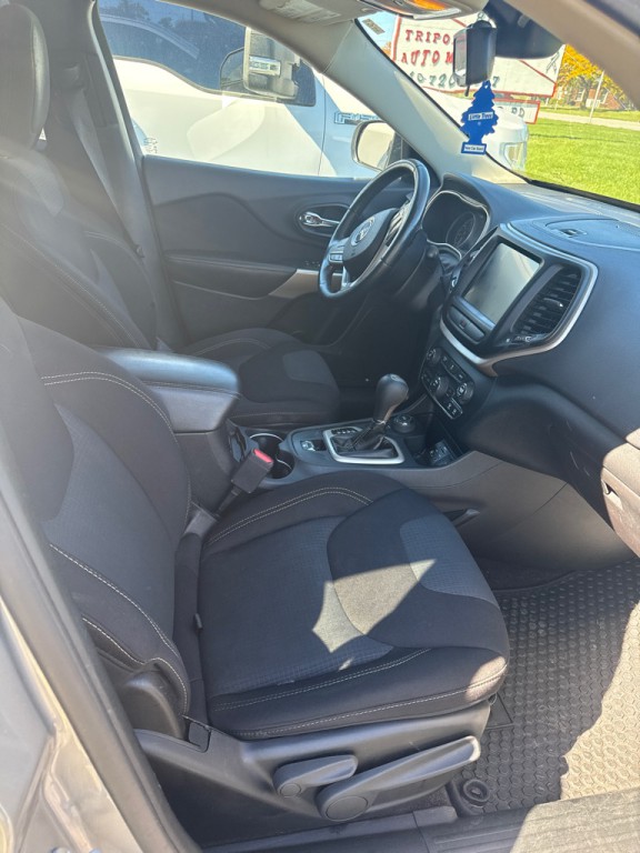 2017 Jeep Cherokee Image 14