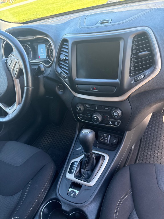 2017 Jeep Cherokee Image 15