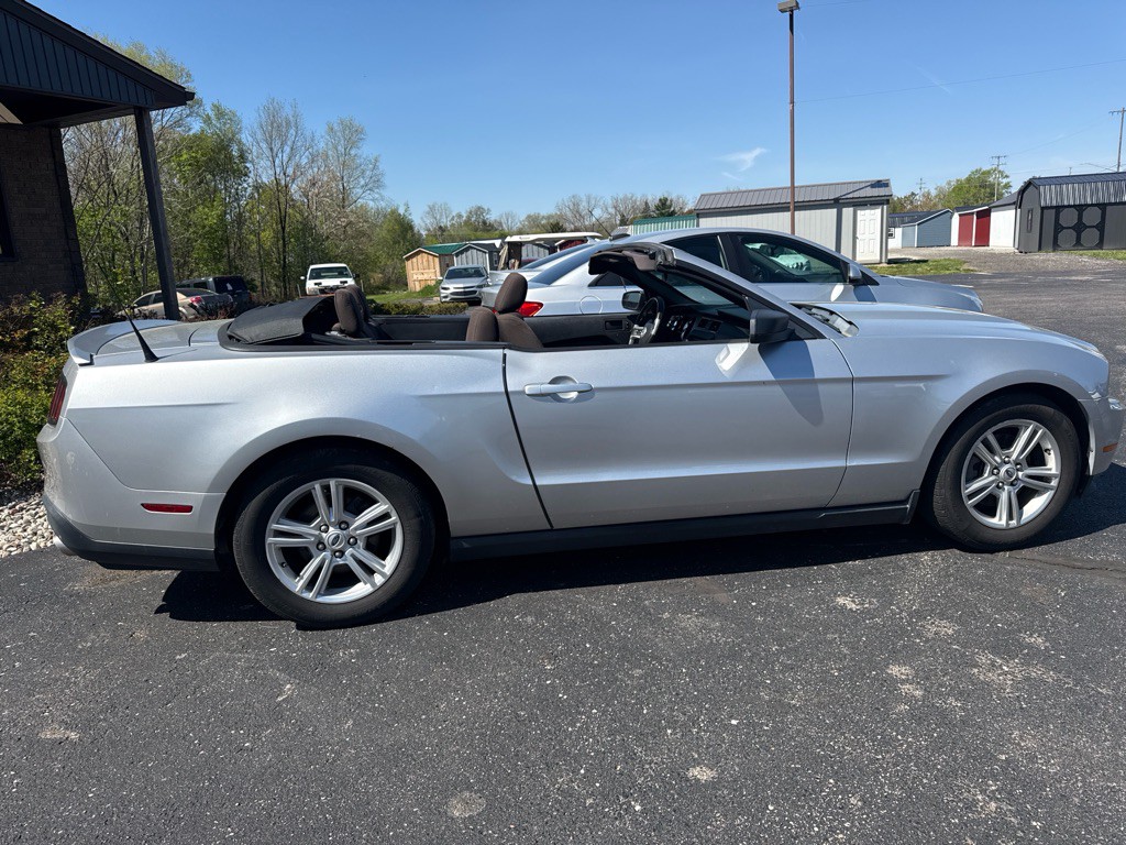 2012 Ford Mustang Image 1