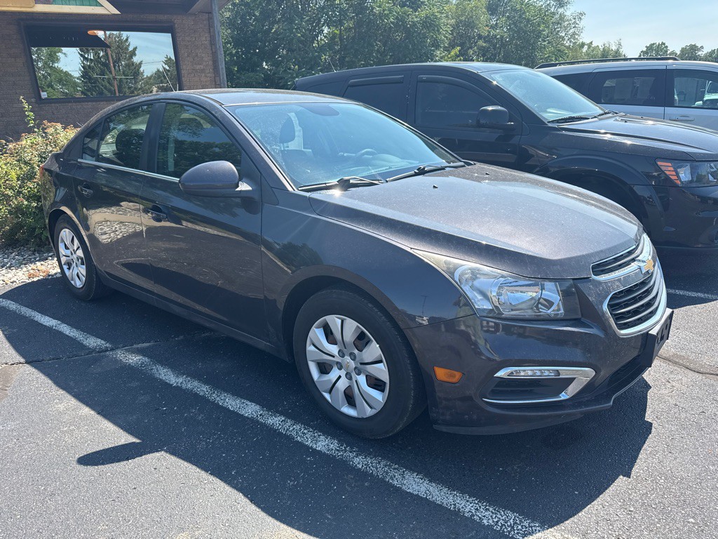 2016 Chevrolet Cruze Image 2