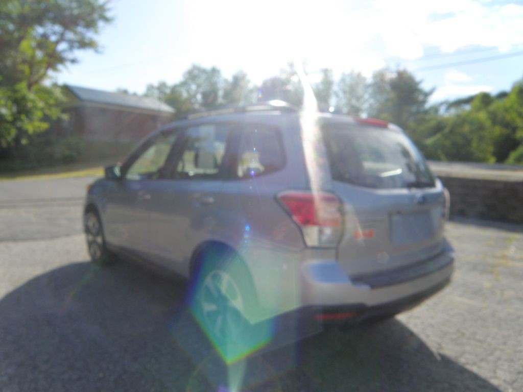 2017 Subaru Forester Image 7