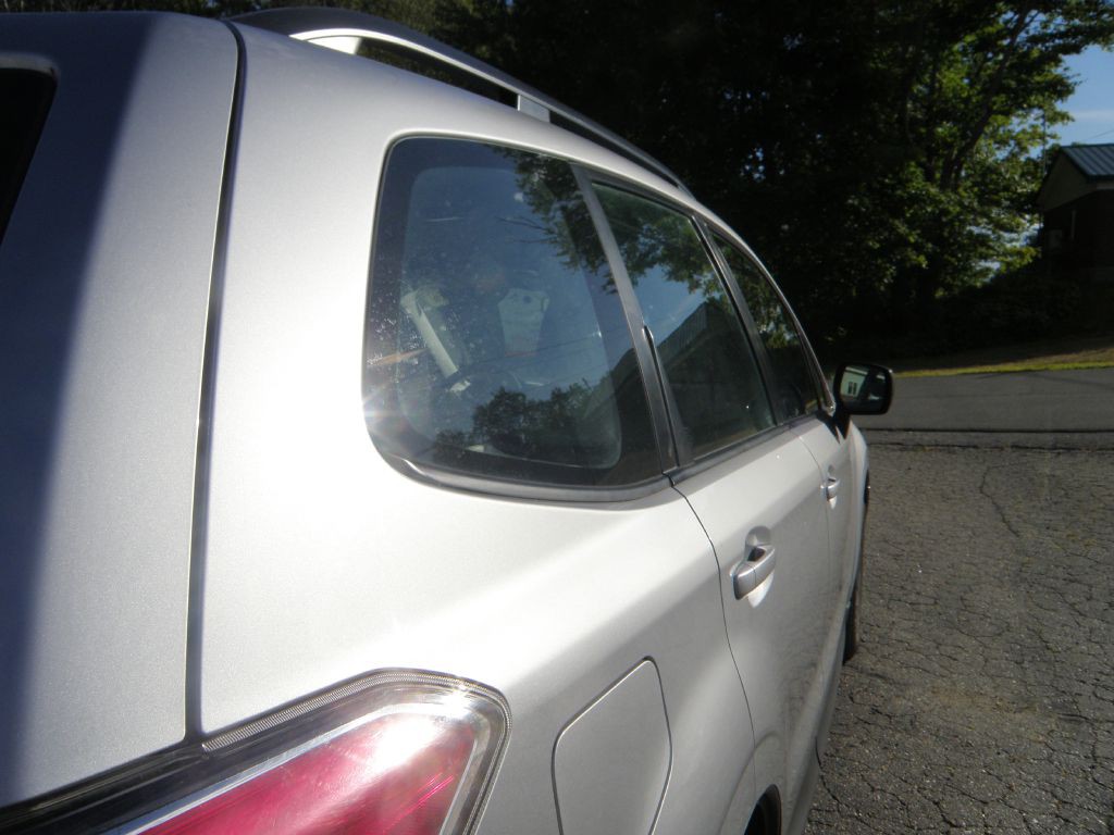 2017 Subaru Forester Image 12