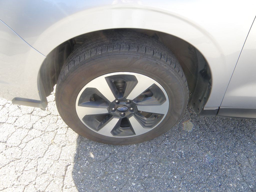 2017 Subaru Forester Image 13
