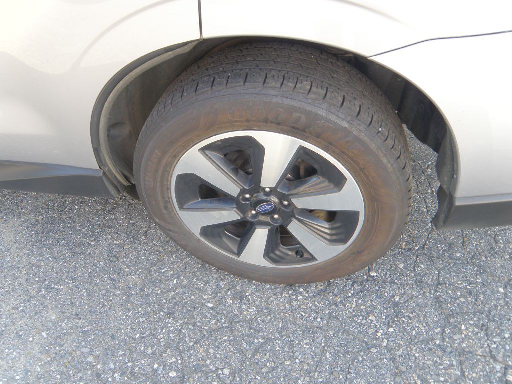 2017 Subaru Forester Image 14