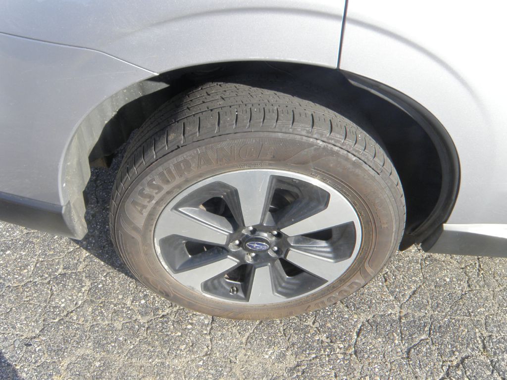 2017 Subaru Forester Image 16
