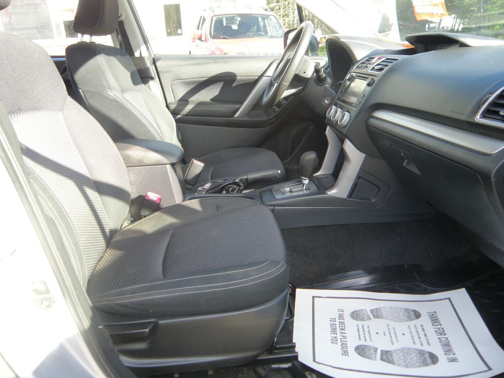 2017 Subaru Forester Image 19