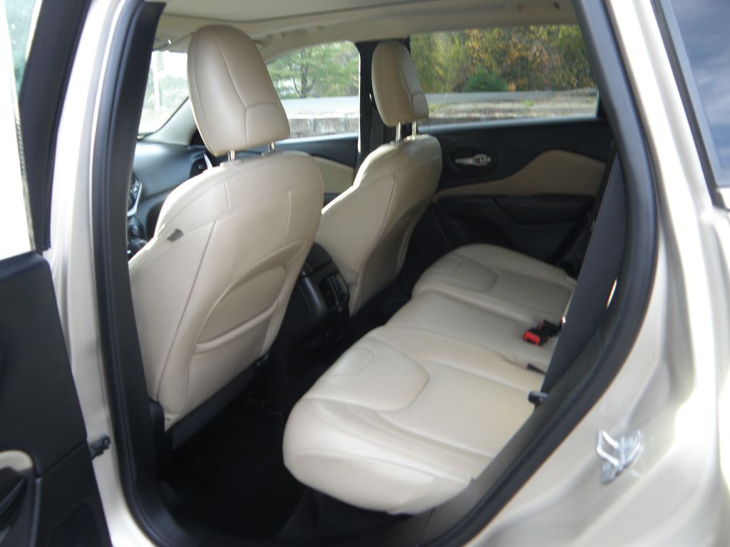 2015 Jeep Cherokee Image 18