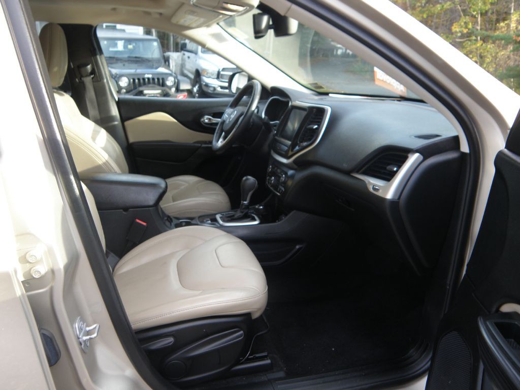 2015 Jeep Cherokee Image 19