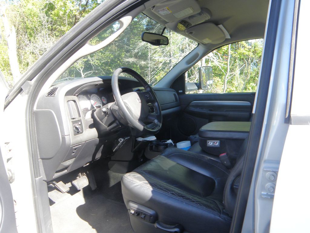 2004 Dodge Ram 3500 Image 18