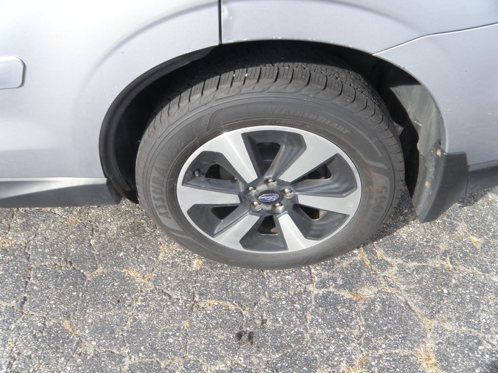 2018 Subaru Forester Image 14