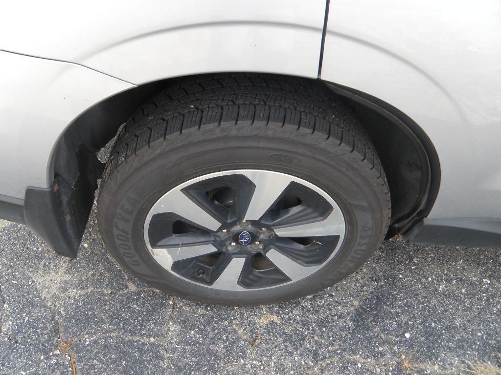 2018 Subaru Forester Image 16