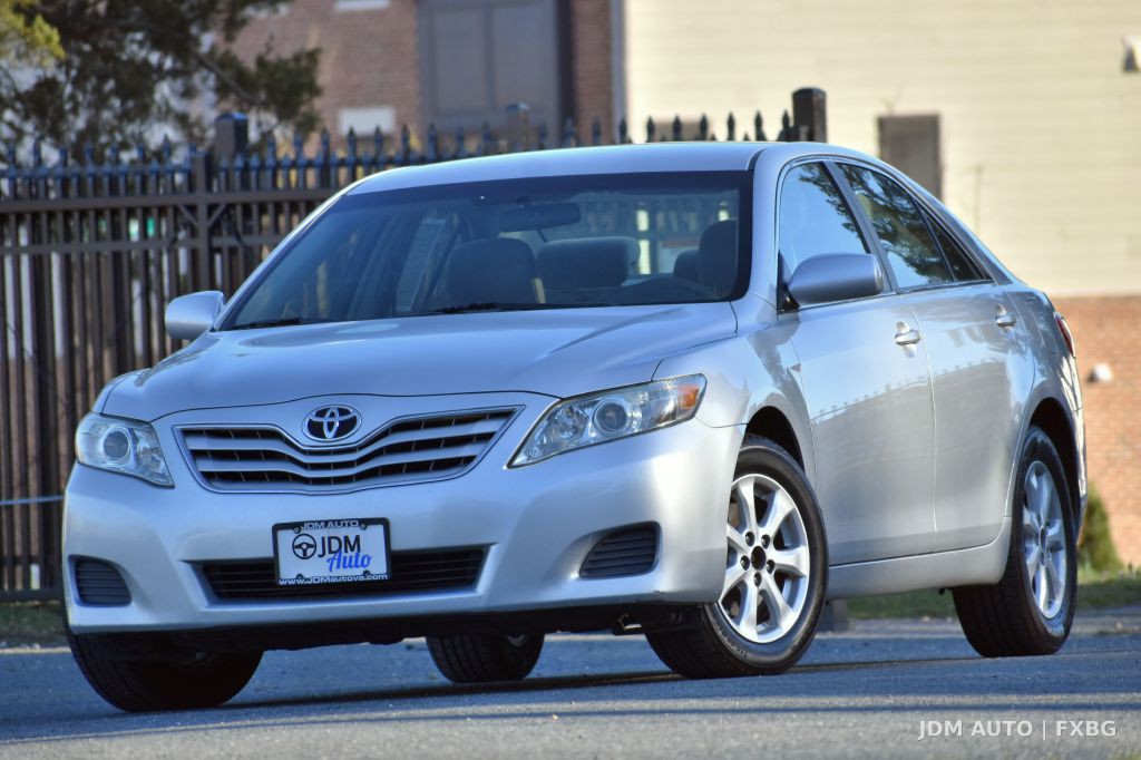 2011 Toyota Camry Image 1
