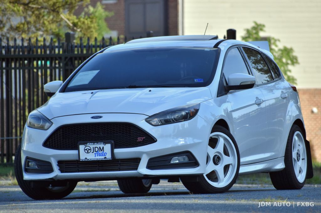 2015 Ford Focus Image 1