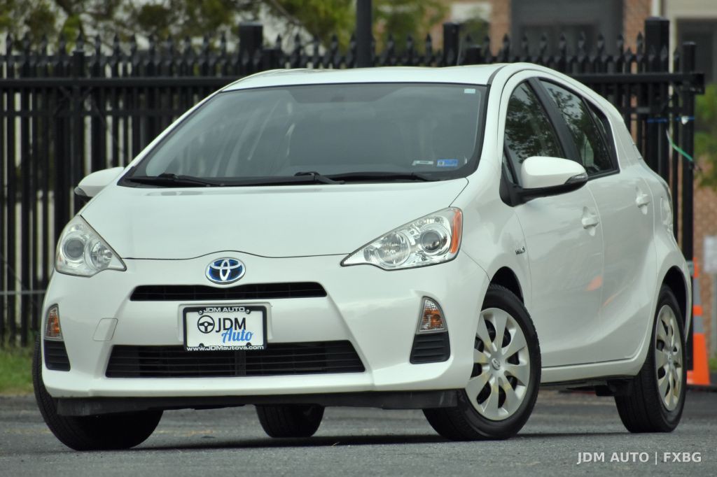 2012 Toyota Prius Image 1