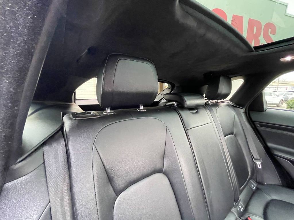 2019 Jaguar F-PACE Image 15