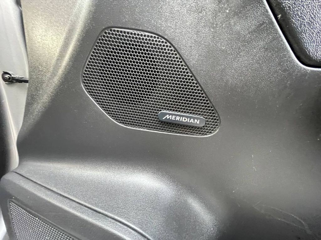 2019 Jaguar F-PACE Image 19