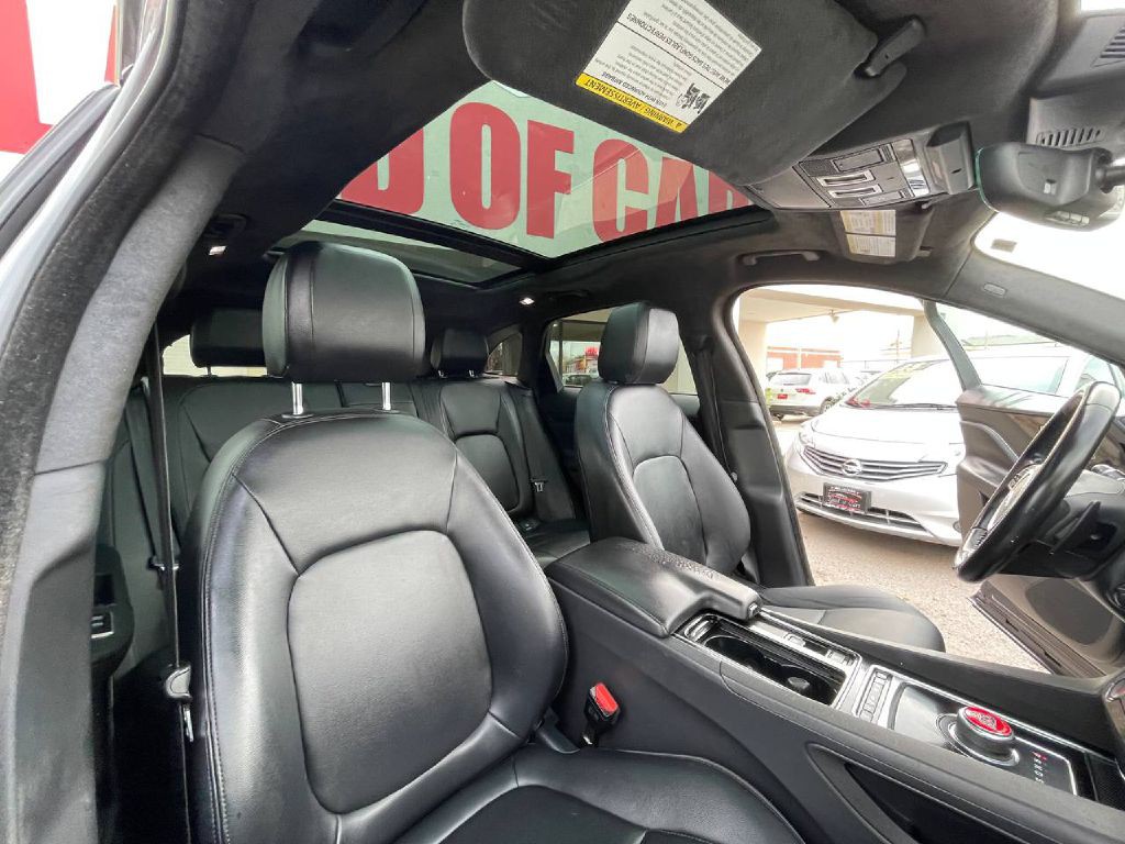 2019 Jaguar F-PACE Image 21
