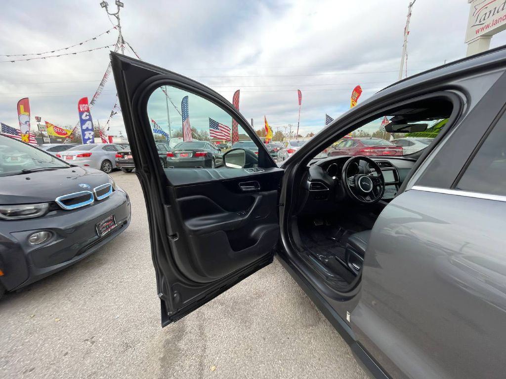 2019 Jaguar F-PACE Image 23