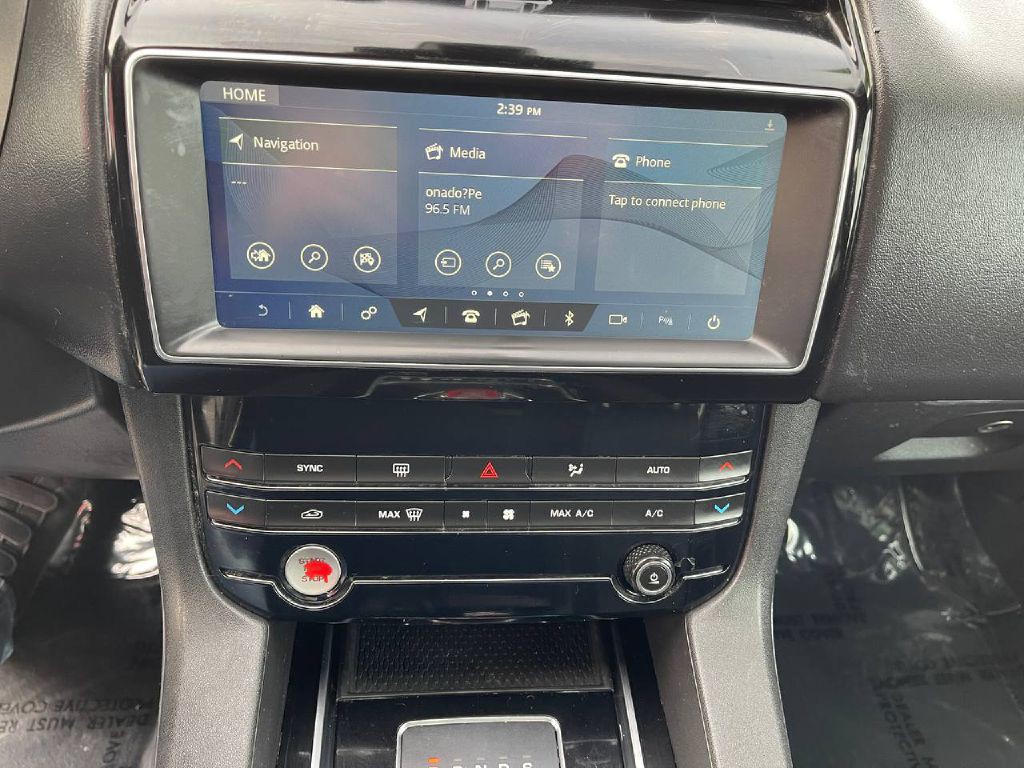 2019 Jaguar F-PACE Image 33