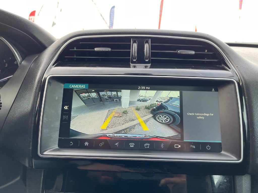 2019 Jaguar F-PACE Image 34