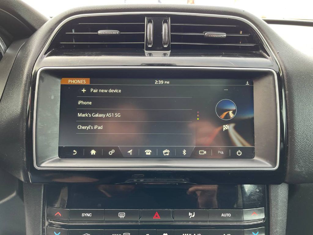 2019 Jaguar F-PACE Image 35