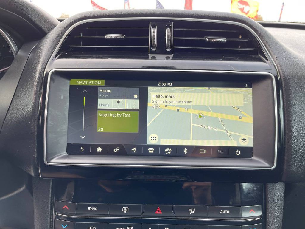 2019 Jaguar F-PACE Image 36