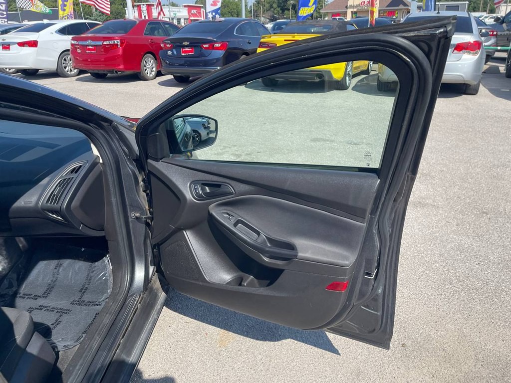 2016 Ford Focus Image 6