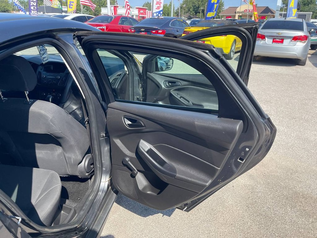 2016 Ford Focus Image 7