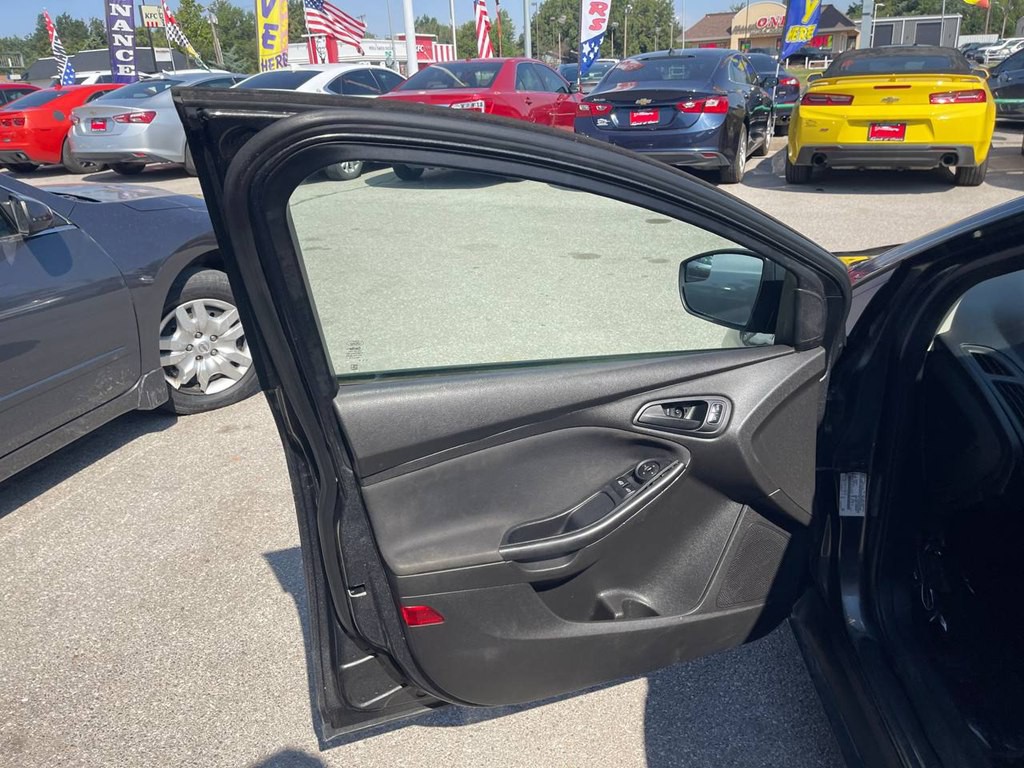 2016 Ford Focus Image 8