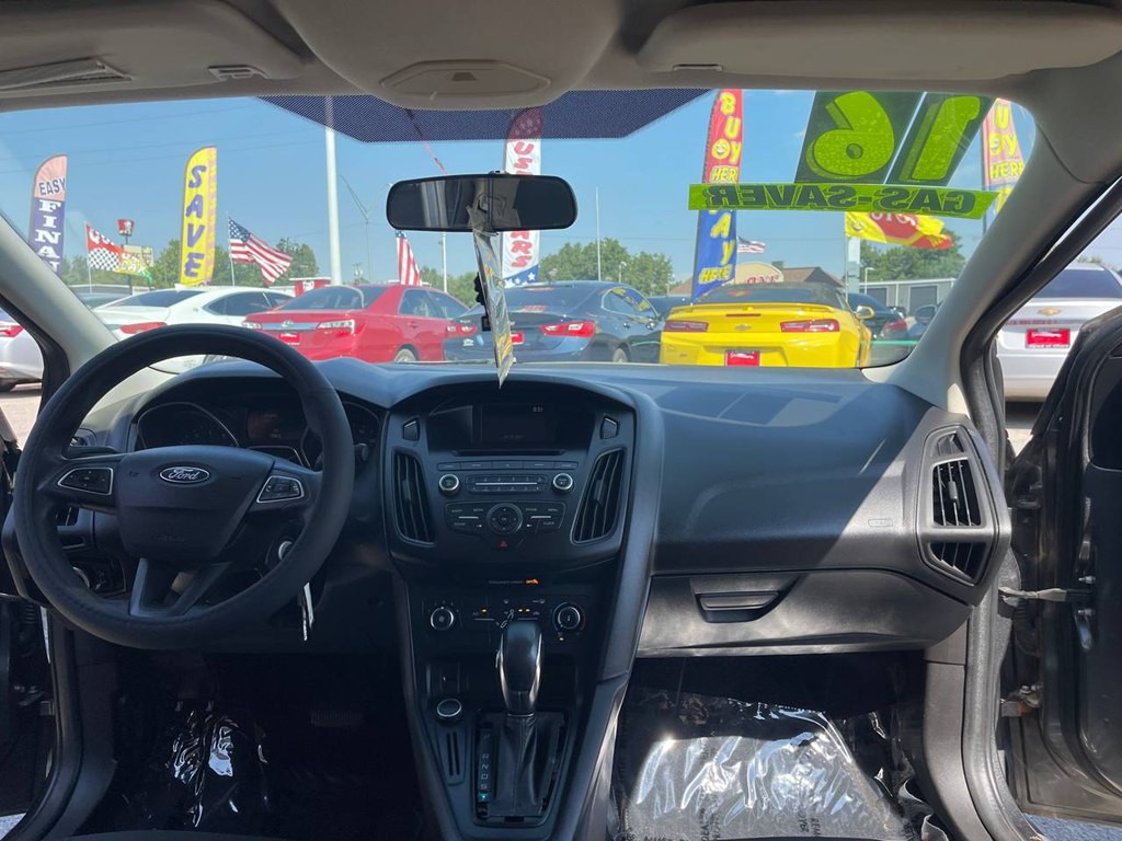 2016 Ford Focus Image 16