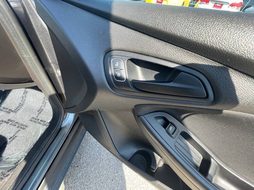 2016 Ford Focus Image 18