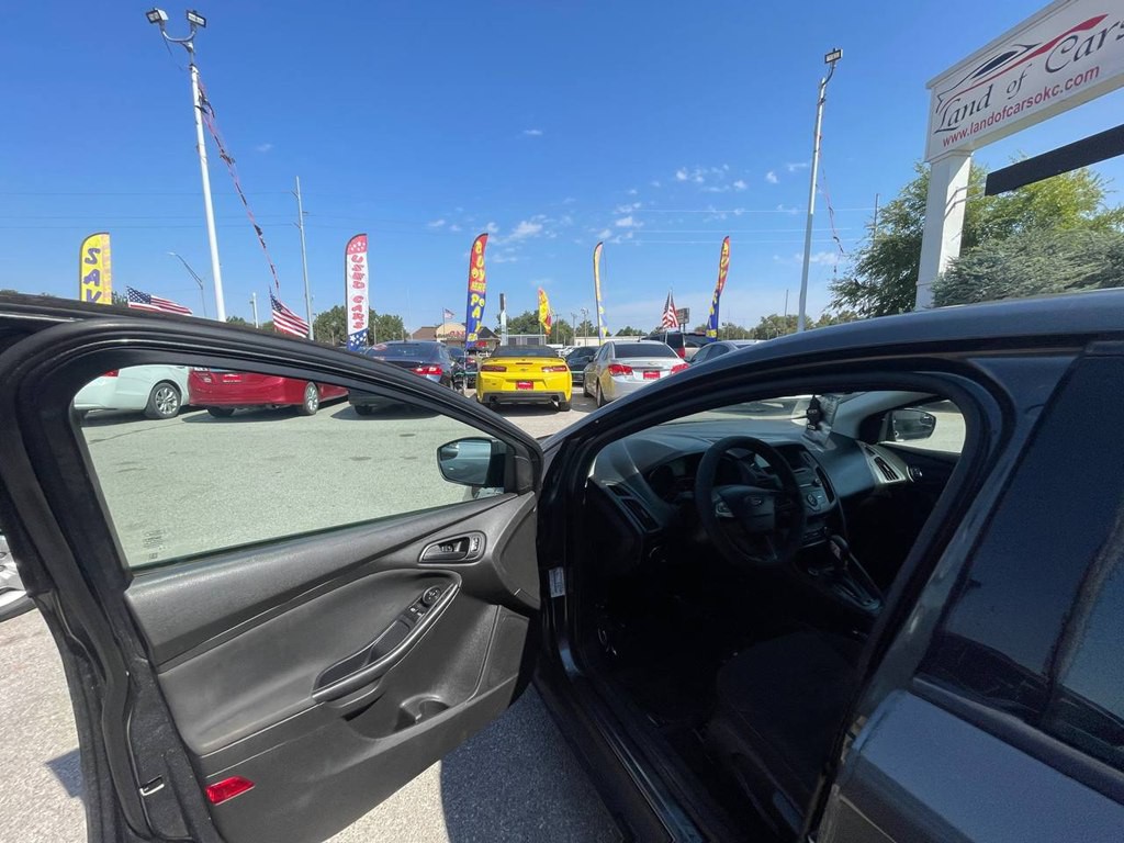 2016 Ford Focus Image 21
