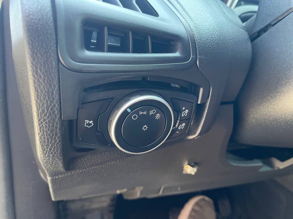 2016 Ford Focus Image 28