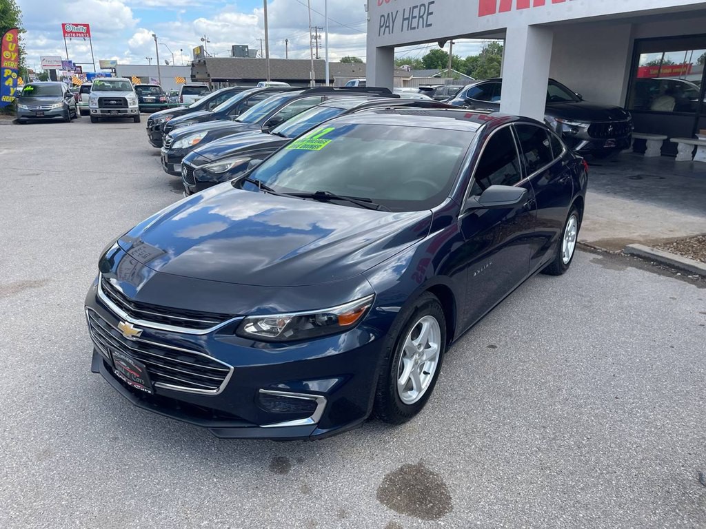 2017 Chevrolet Malibu Image 3