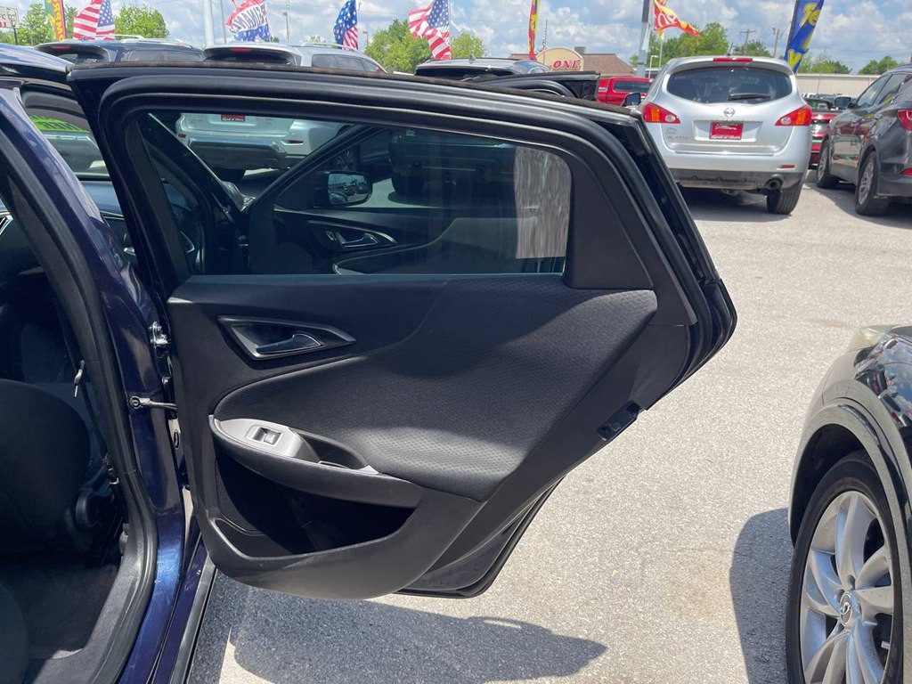 2017 Chevrolet Malibu Image 7