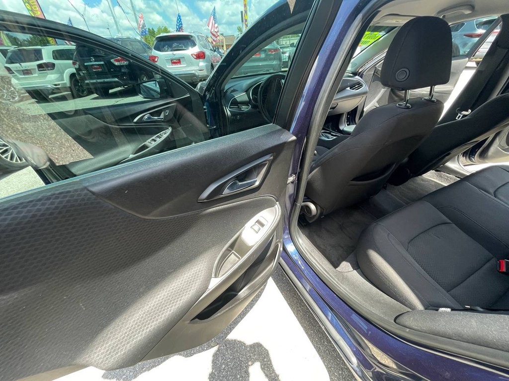 2017 Chevrolet Malibu Image 10