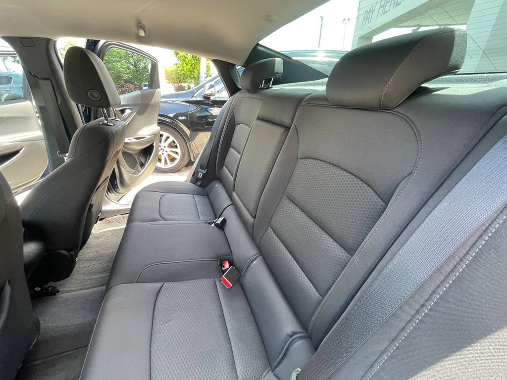 2017 Chevrolet Malibu Image 12