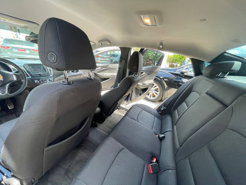 2017 Chevrolet Malibu Image 13