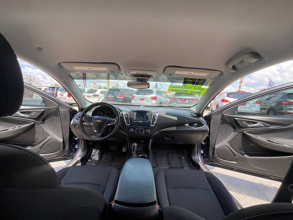 2017 Chevrolet Malibu Image 16