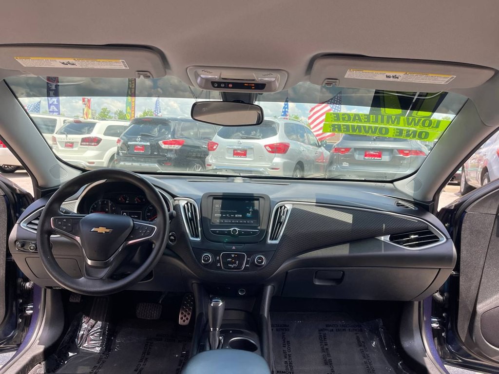 2017 Chevrolet Malibu Image 17