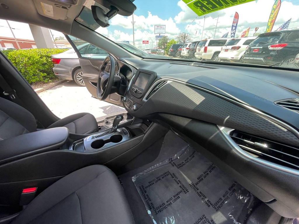2017 Chevrolet Malibu Image 21