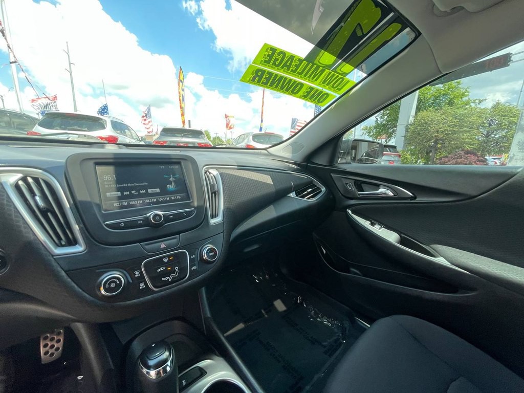 2017 Chevrolet Malibu Image 25