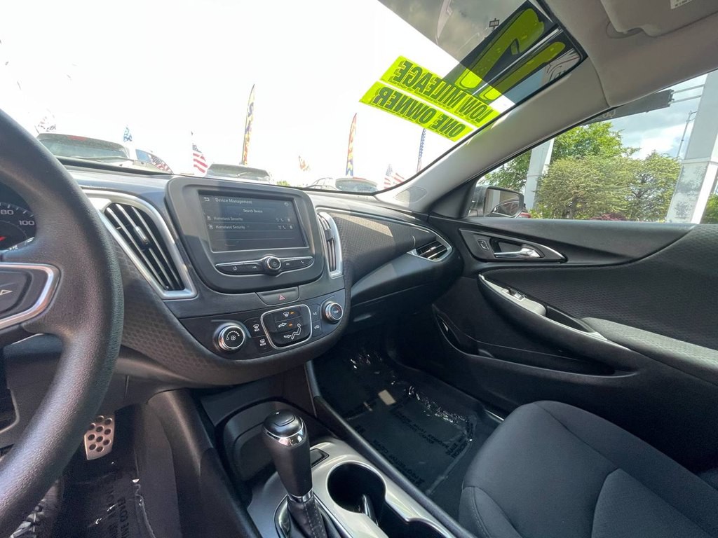 2017 Chevrolet Malibu Image 34