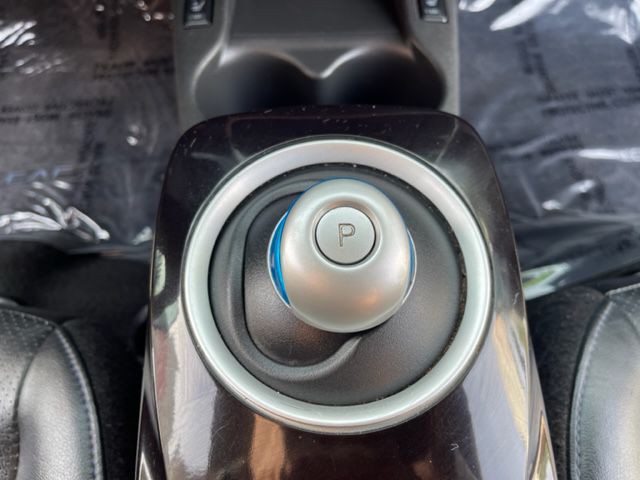 2014 Nissan Leaf Image 25
