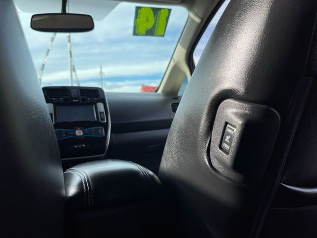 2014 Nissan Leaf Image 35