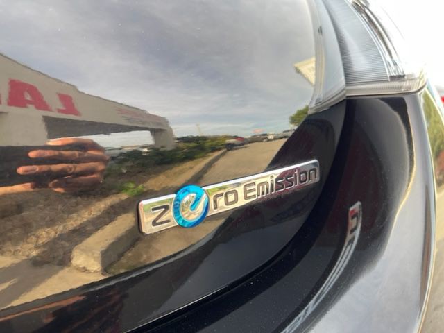 2014 Nissan Leaf Image 38