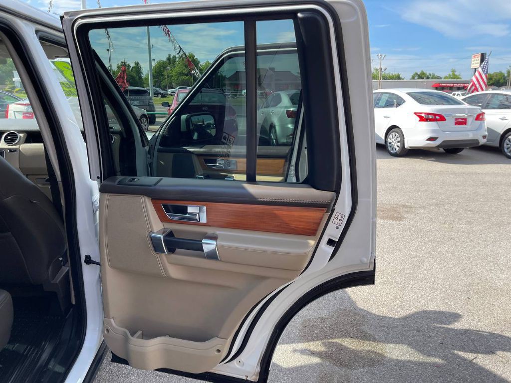 2013 Land Rover LR4 Image 8