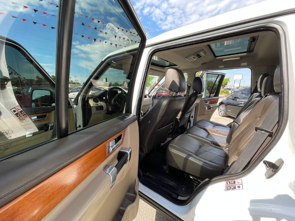 2013 Land Rover LR4 Image 16