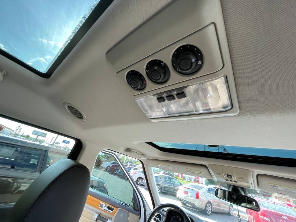 2013 Land Rover LR4 Image 23