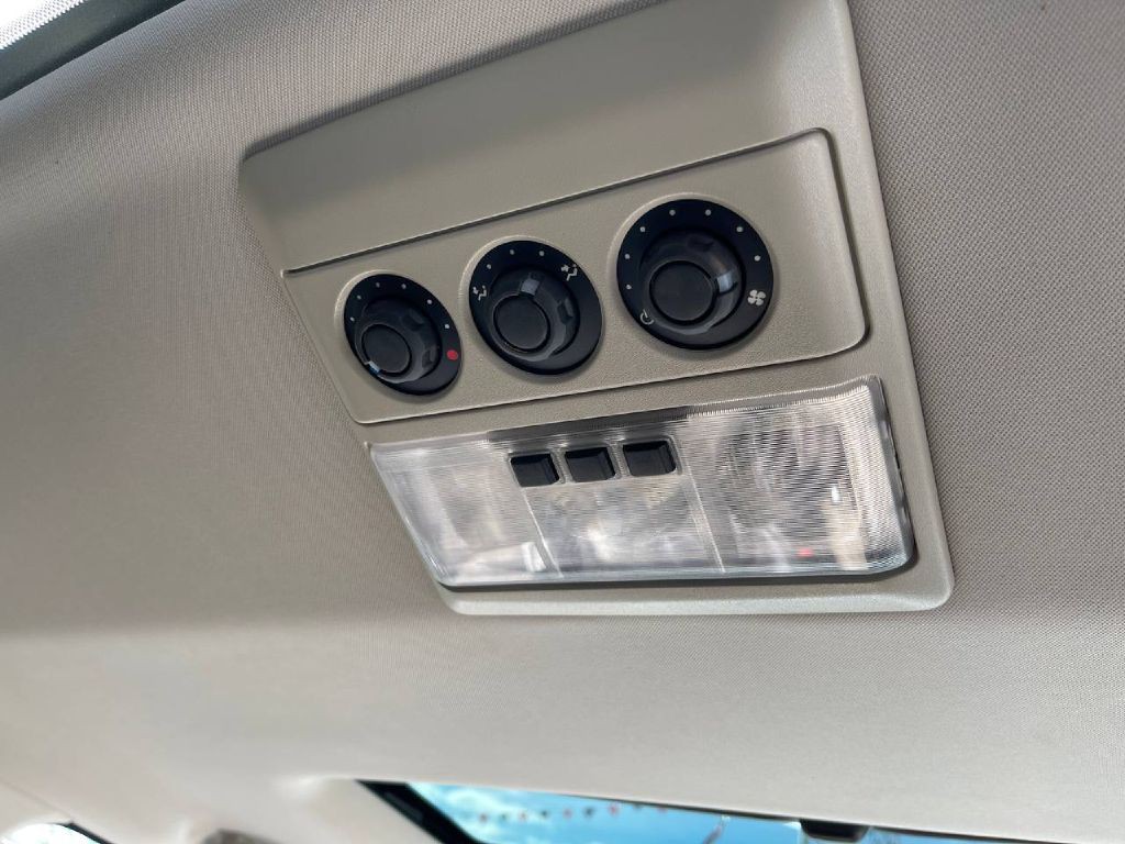 2013 Land Rover LR4 Image 24